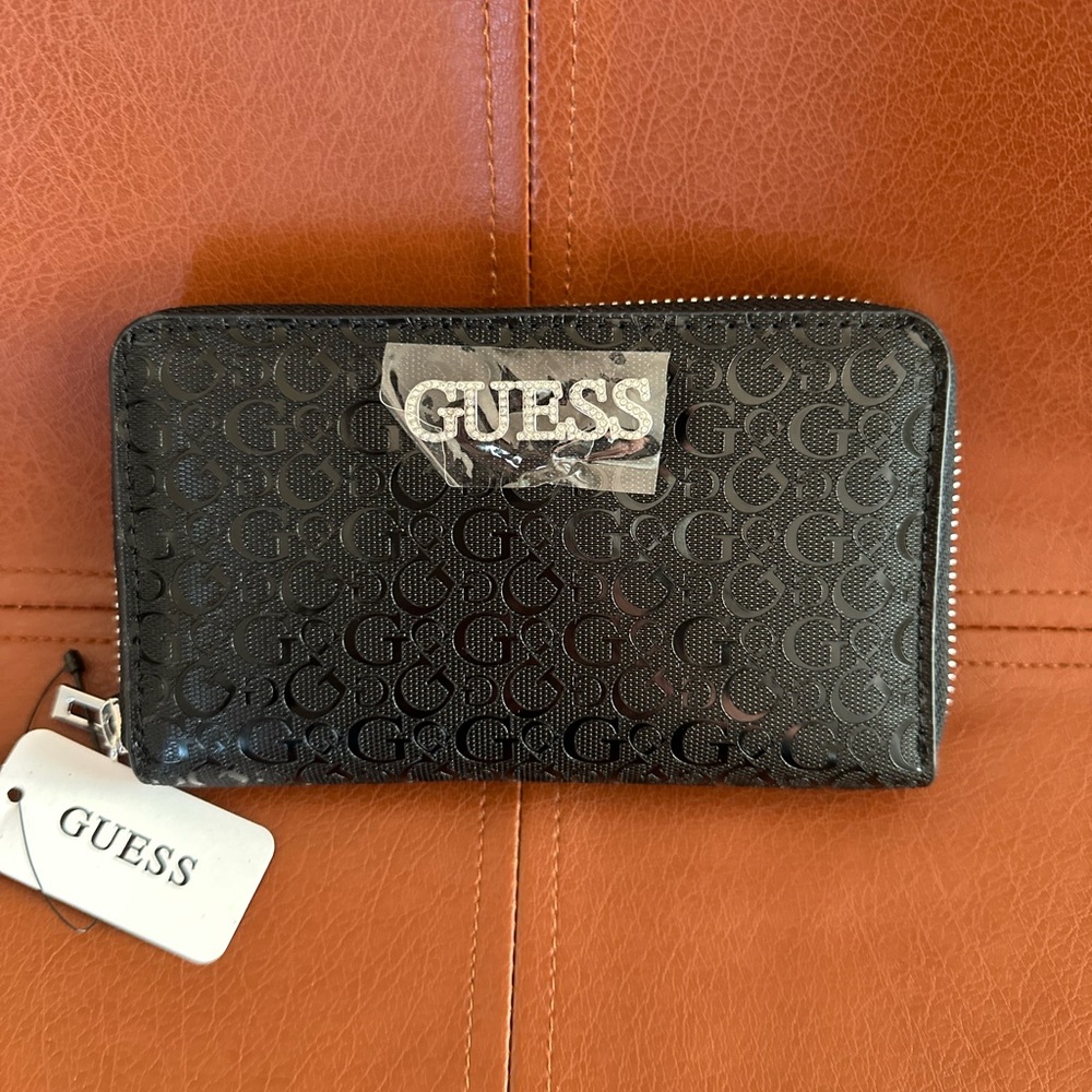 Guess Black Monogram Zip Wallet with Silver Logo, Chain and Heart Charm. NWT